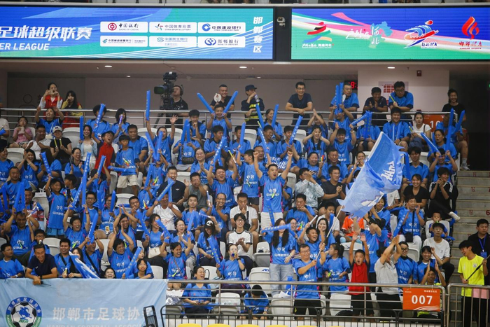 精彩足球盛宴,赛场气氛热烈 精彩足球盛宴,赛场气氛热烈