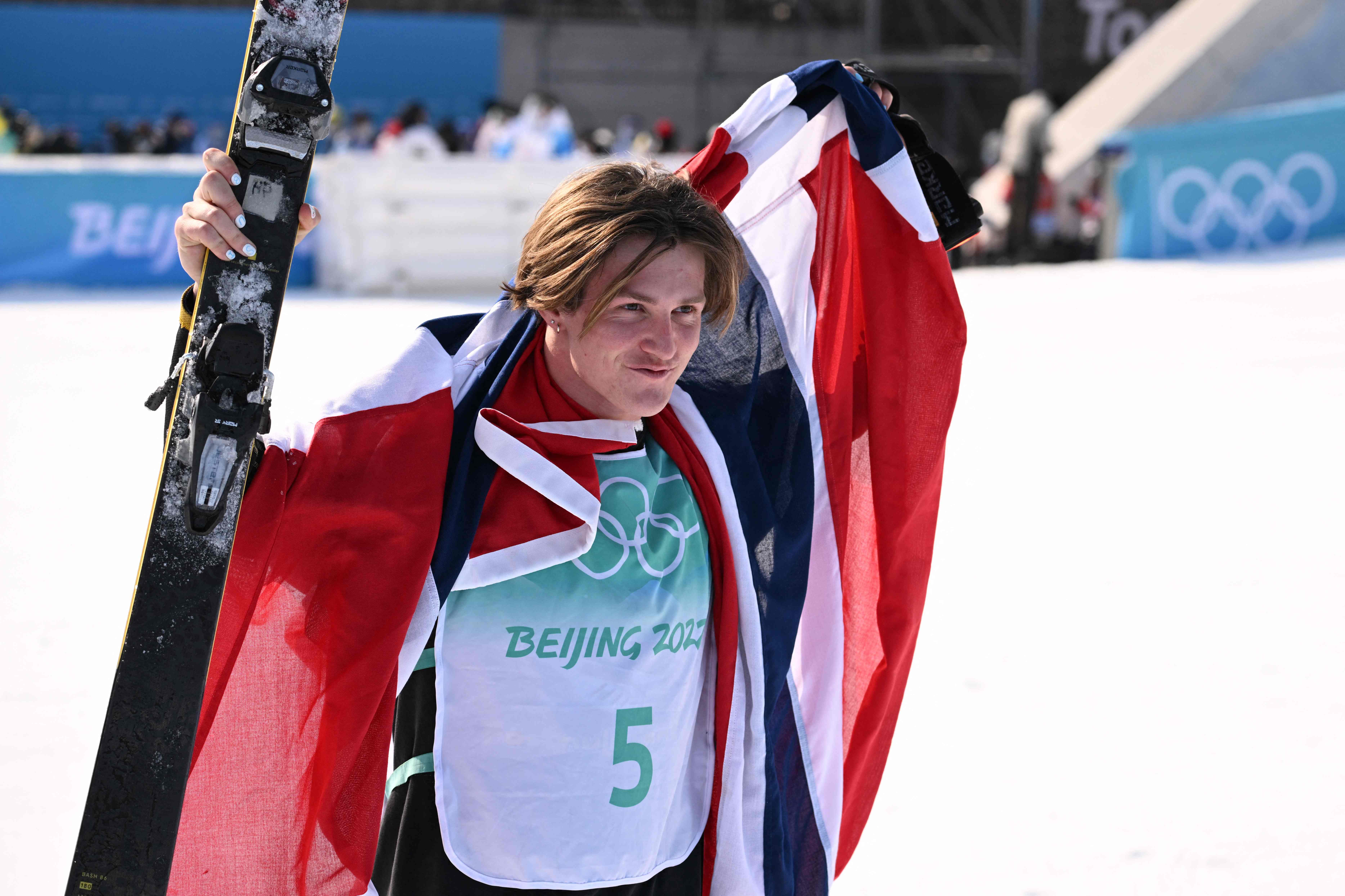 新加坡滑雪选手决胜一搏，最终夺得铜牌