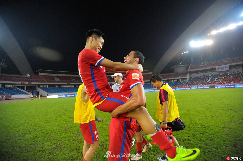 重庆力帆队成功晋级,一路领先 重庆力帆队成功晋级,一路领先