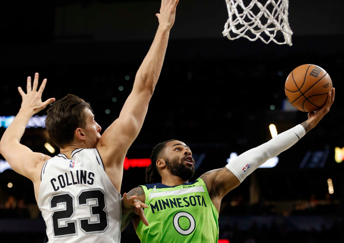 森林狼击败马刺,唐斯独揽20+20数据 森林狼击败马刺,唐斯独揽20+20数据