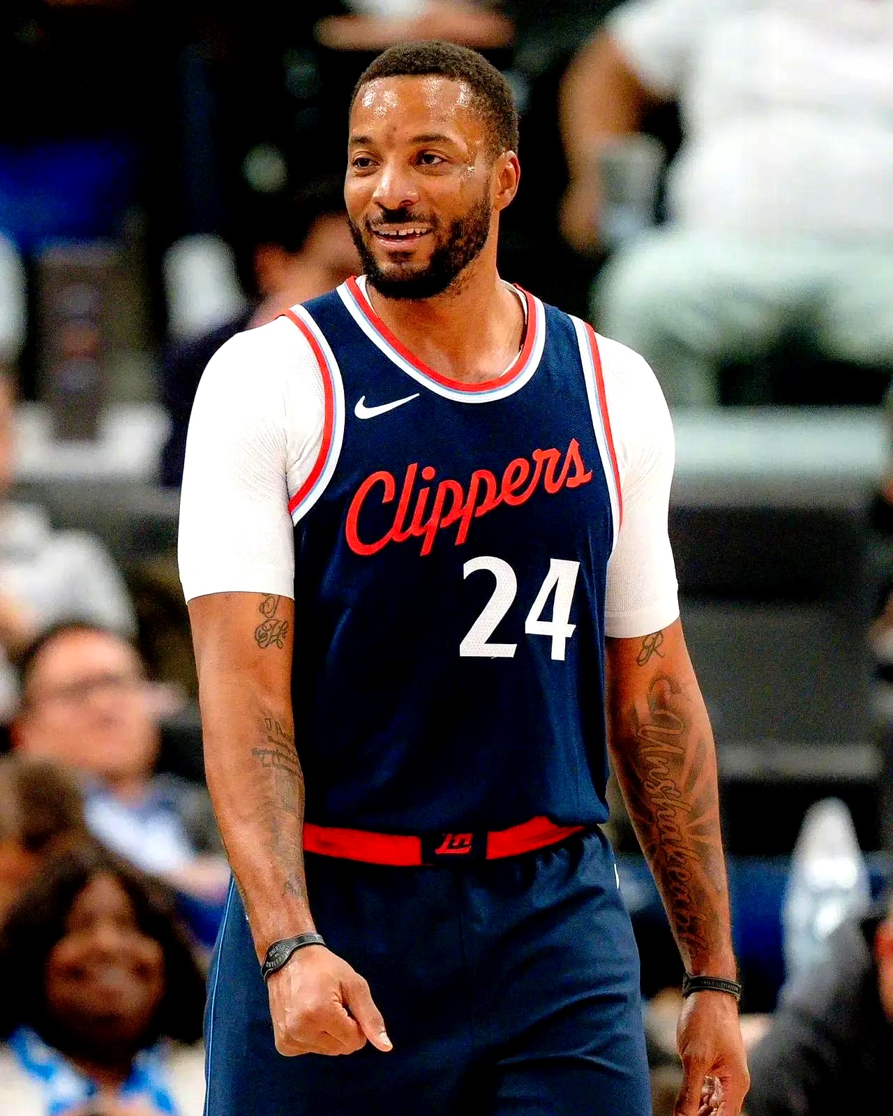 关于快船客场大胜活塞，乔治28分的信息