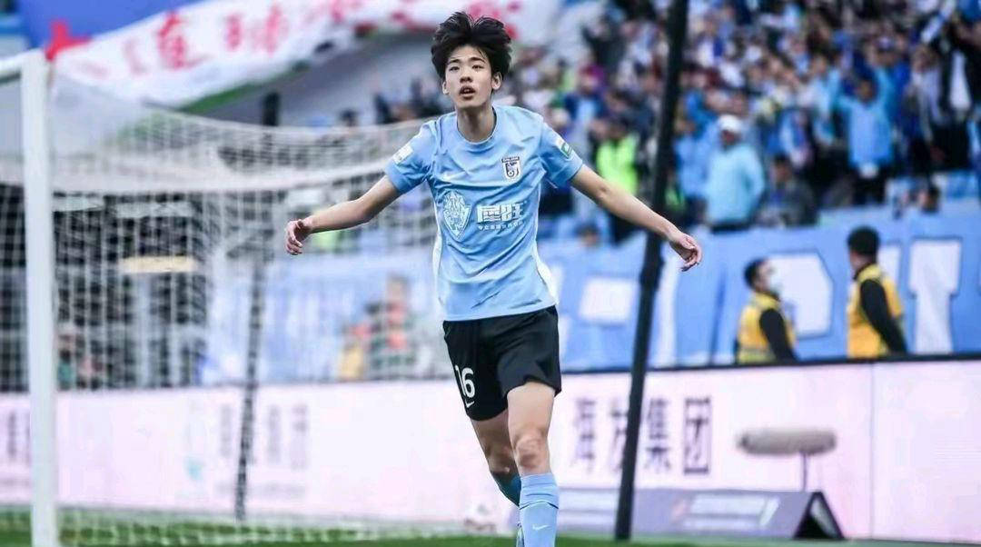 武汉卓尔艰难击败大连人,保持领先 武汉卓尔艰难击败大连人,保持领先