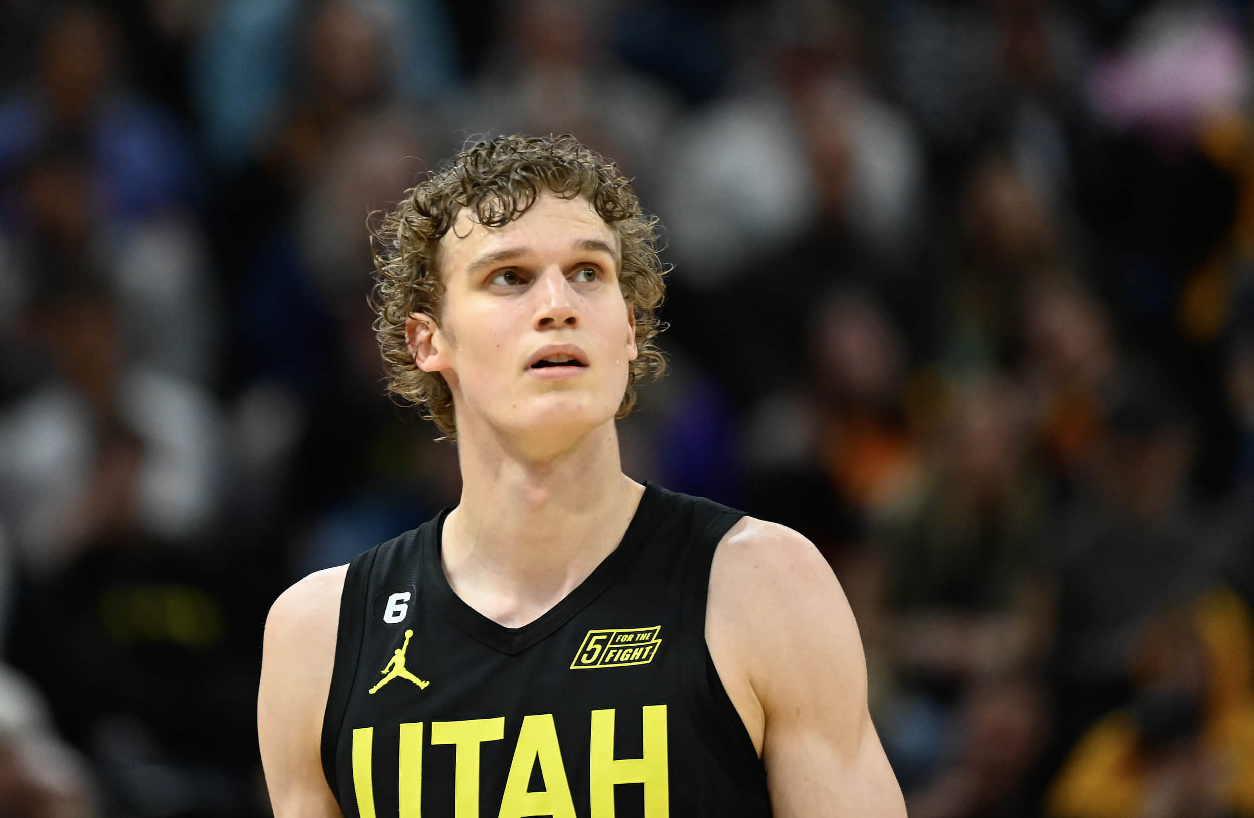 熊猫体育官方-爵士主场大胜掘金，取得胜利