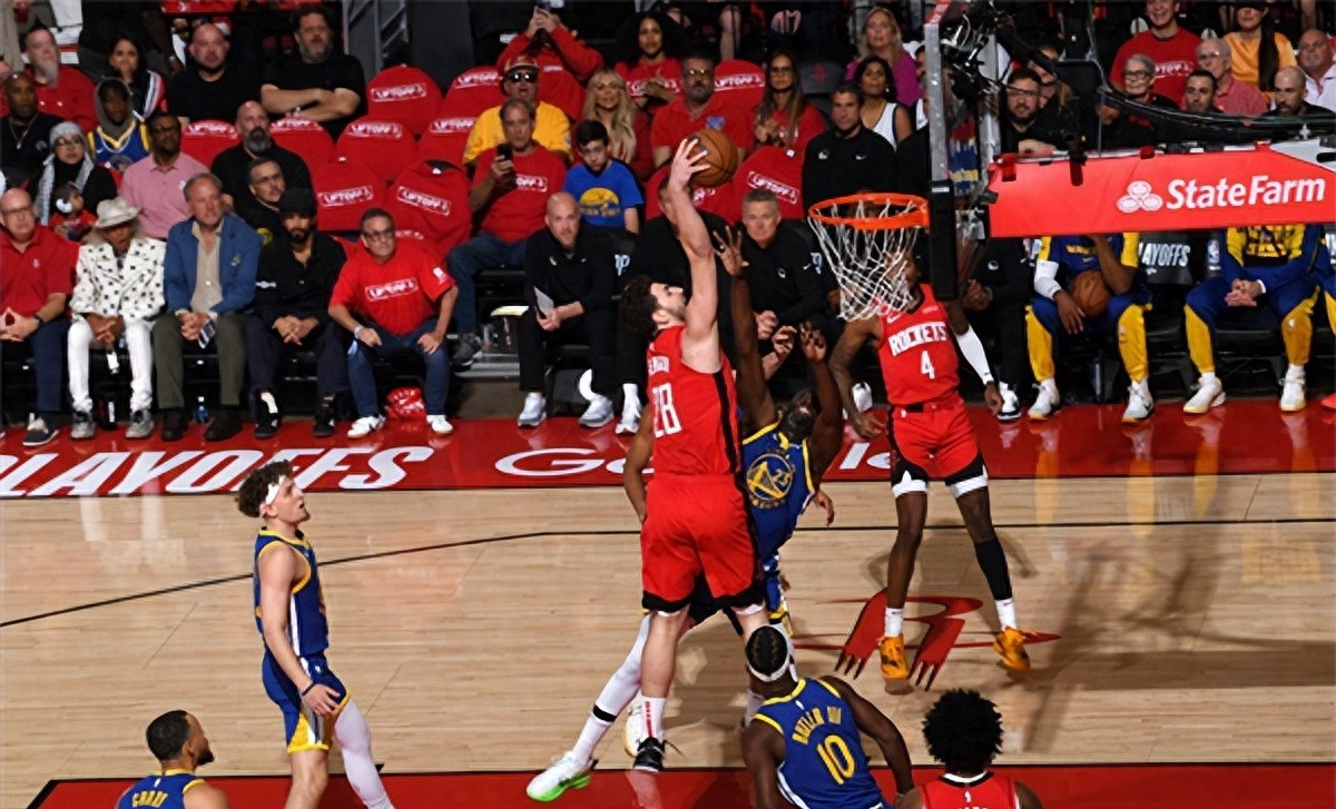 俄罗斯篮球对抗赛上演绝对对决