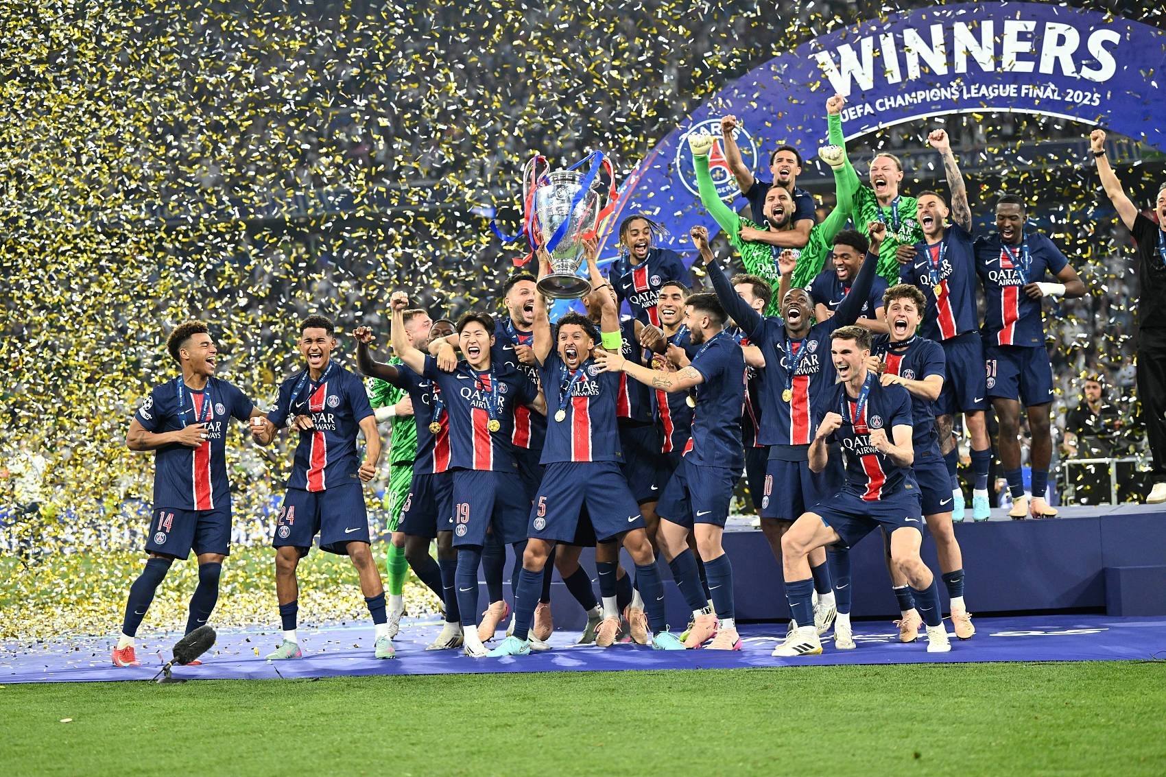 熊猫体育平台-包含巴伦西亚逆境求变，晋级欧冠必将重点的词条