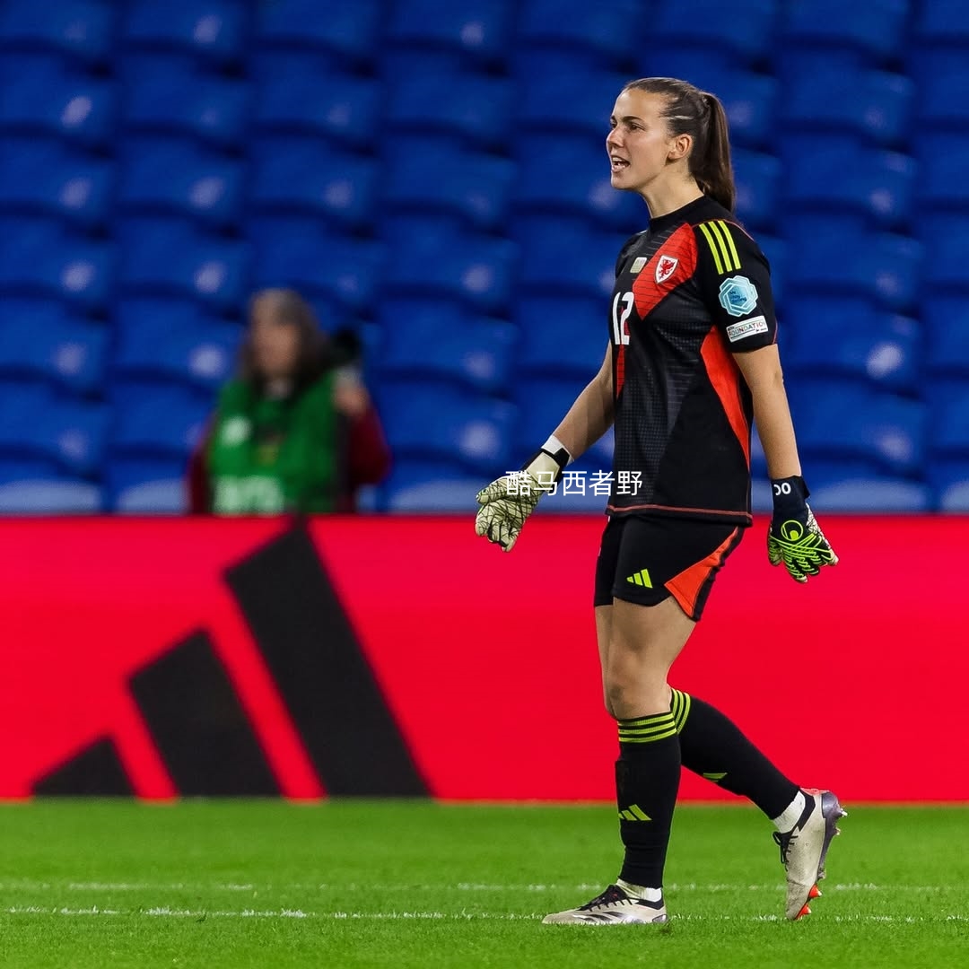 熊猫体育全站APP下载-英格兰女足球员控制龙虾射门技巧，球队胜利