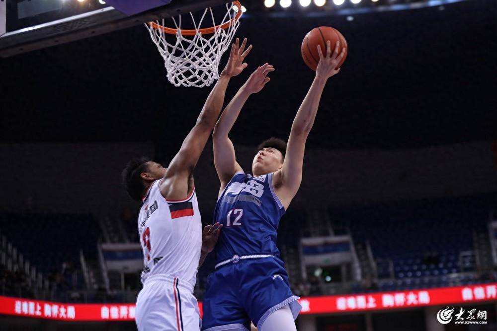 青岛男篮客场战胜广州队,取得胜利 青岛男篮客场战胜广州队,取得胜利