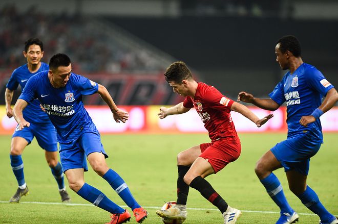 重庆客场不敌上港，遭遇连败